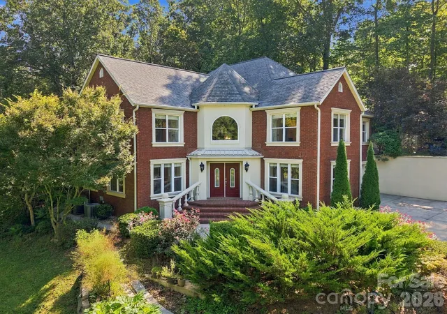 Photo 1 of Single family home for sale at 6 Kit Ct, Fletcher, NC 28732 | MLS# 4421367 | Listing updated on 2026-09-27
