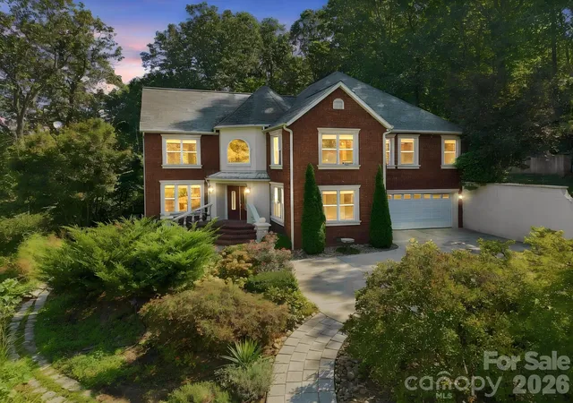 Photo 3 of Single family home for sale at 6 Kit Ct, Fletcher, NC 28732 | MLS# 4421367 | Listing updated on 2026-09-27