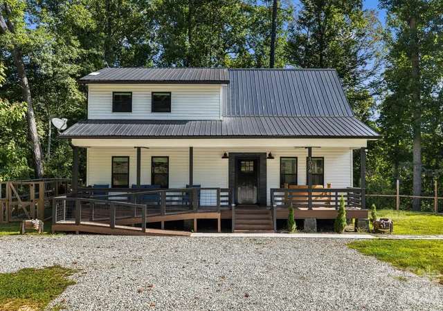 Photo 1 of Single family home for sale at 1016 Fontana Rd, Bryson City, NC 28713 | MLS# 4421387 | Listing updated on 2026-09-18