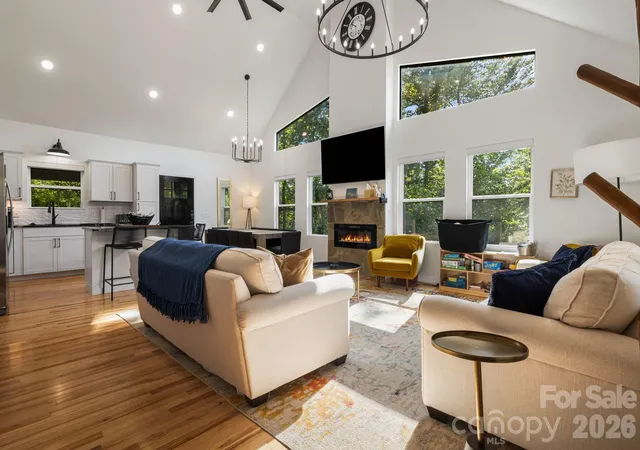 Photo 2 of Single family home for sale at 1016 Fontana Rd, Bryson City, NC 28713 | MLS# 4421387 | Listing updated on 2026-09-18