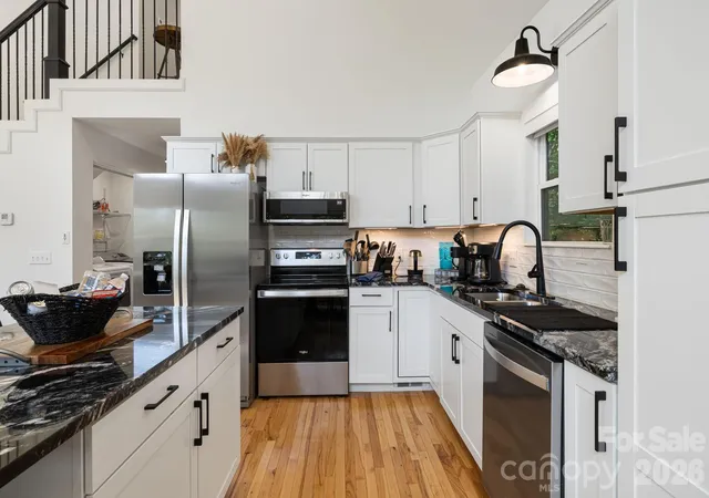 Photo 4 of Single family home for sale at 1016 Fontana Rd, Bryson City, NC 28713 | MLS# 4421387 | Listing updated on 2026-09-18