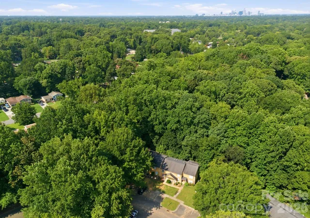Photo 2 of Townhouse for sale at 4033 Briarhill Dr, Charlotte, NC 28215 | MLS# 4421413 | Listing updated on 2026-09-28