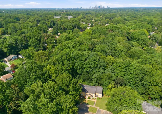 Photo 3 of Townhouse for sale at 4033 Briarhill Dr, Charlotte, NC 28215 | MLS# 4421413 | Listing updated on 2026-09-28