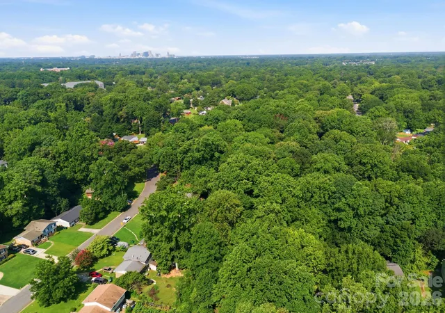 Photo 4 of Townhouse for sale at 4033 Briarhill Dr, Charlotte, NC 28215 | MLS# 4421413 | Listing updated on 2026-09-28