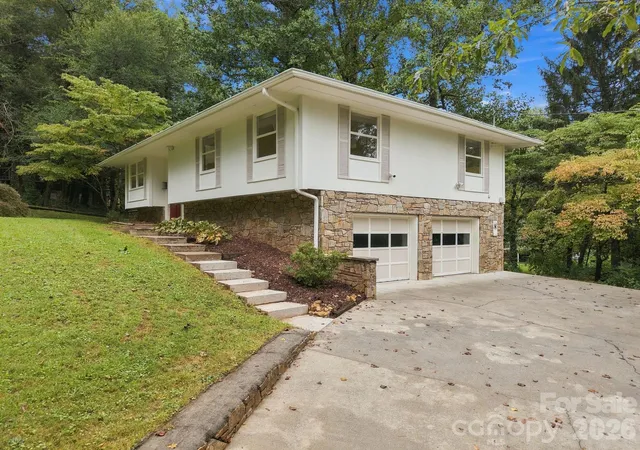 Photo 1 of Single family home for sale at 104 Disosway St, Black Mountain, NC 28711 | MLS# 4421418 | Listing updated on 2026-09-28