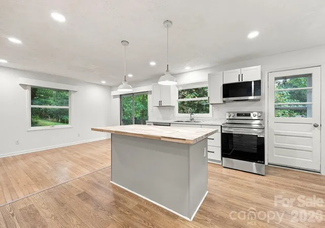 Photo 3 of Single family home for sale at 104 Disosway St, Black Mountain, NC 28711 | MLS# 4421418 | Listing updated on 2026-09-28