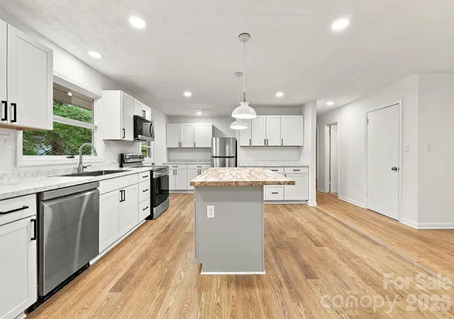 Photo 4 of Single family home for sale at 104 Disosway St, Black Mountain, NC 28711 | MLS# 4421418 | Listing updated on 2026-09-28