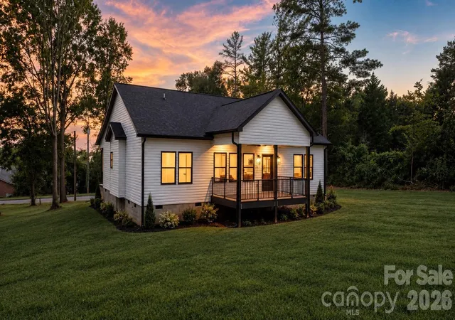 Photo 2 of Single family home for sale at 718 W 1st Street, Newton, NC 28658 | MLS# 4421430 | Listing updated on 2026-09-17