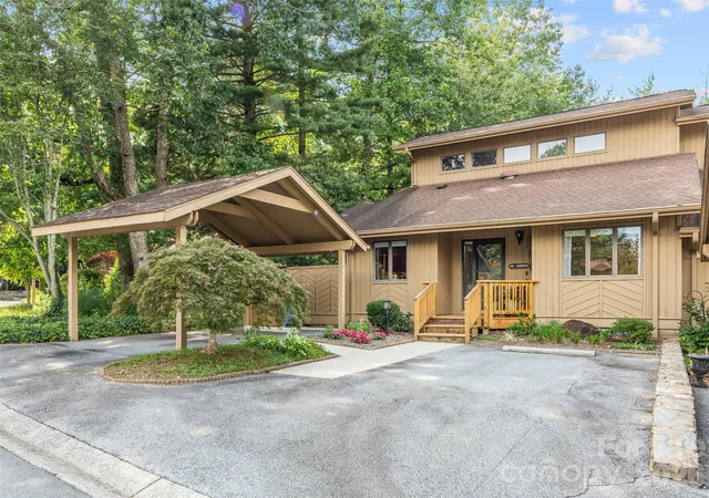 Condo for sale at 405 Red Oak Dr, Hendersonville, NC 28791 | MLS# 4421431