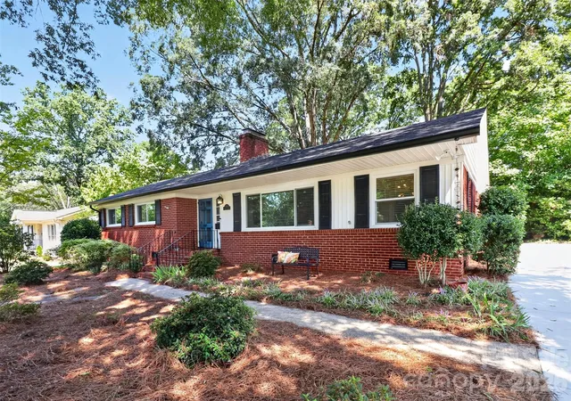 Photo 1 of Single family home for sale at 831 Faircrest Dr, Charlotte, NC 28210 | MLS# 4421440 | Listing updated on 2026-09-28