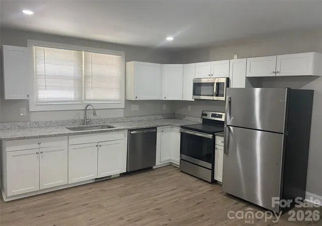 Photo 3 of Single family home for sale at 316 S Ransom St, Gastonia, NC 28052 | MLS# 4421446 | Listing updated on 2026-09-04