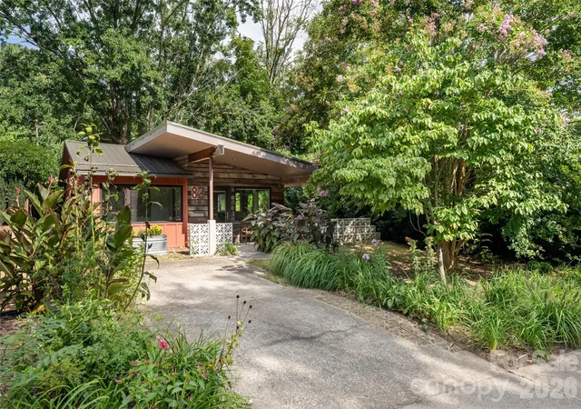 Photo 1 of Single family home for sale at 82 Mount Clare Ave, Asheville, NC 28801 | MLS# 4421448 | Listing updated on 2026-09-23