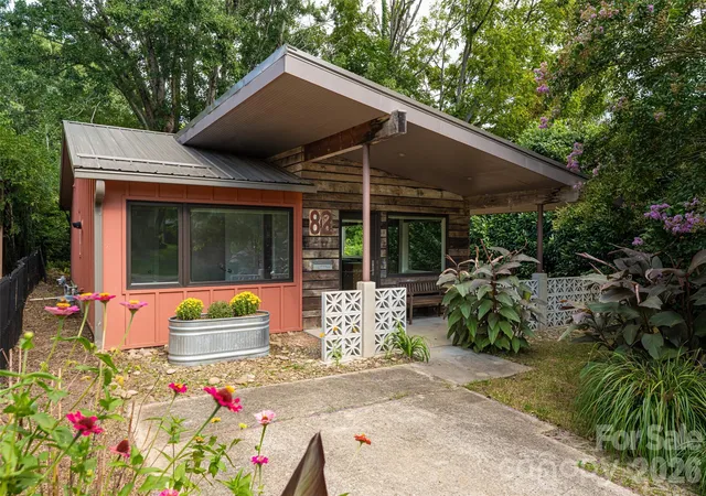Photo 3 of Single family home for sale at 82 Mount Clare Ave, Asheville, NC 28801 | MLS# 4421448 | Listing updated on 2026-09-23