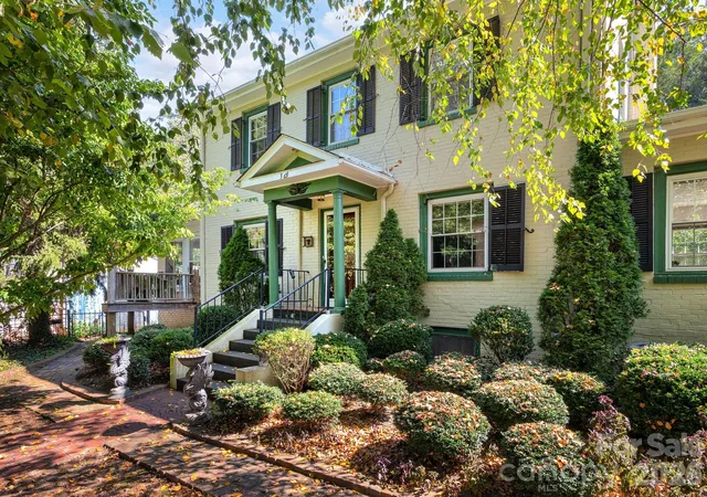 Photo 1 of Single family home for sale at 303 Country Clb Rd, Asheville, NC 28804 | MLS# 4421452 | Listing updated on 2026-09-22