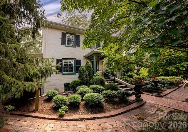 Photo 2 of Single family home for sale at 303 Country Clb Rd, Asheville, NC 28804 | MLS# 4421452 | Listing updated on 2026-09-22