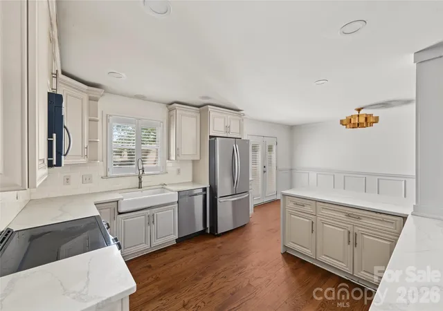 Photo 2 of Single family home for sale at 3453 Selwyn Ave, Charlotte, NC 28209 | MLS# 4421472 | Listing updated on 2026-10-28