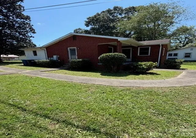 Photo 2 of Single family home for sale at 1044 Short St, Salisbury, NC 28144 | MLS# 4421490 | Listing updated on 2026-10-02