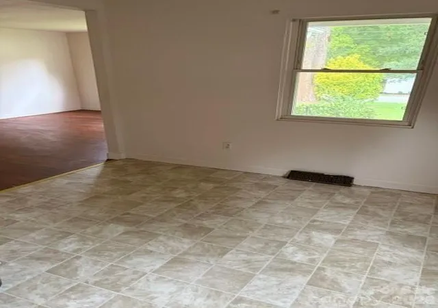 Photo 4 of Single family home for sale at 1044 Short St, Salisbury, NC 28144 | MLS# 4421490 | Listing updated on 2026-10-02