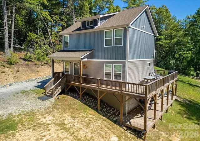 Photo 2 of Single family home for sale at 46 Old Chestnut Ln, Hendersonville, NC 28739 | MLS# 4421503 | Listing updated on 2026-09-23