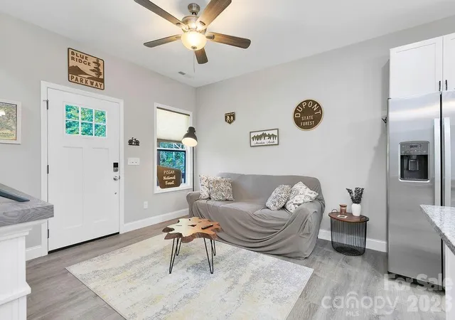 Photo 3 of Single family home for sale at 46 Old Chestnut Ln, Hendersonville, NC 28739 | MLS# 4421503 | Listing updated on 2026-09-23
