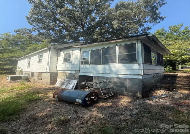 Photo 2 of Single family home for sale at 1516 N Aspen St, Lincolnton, NC 28092 | MLS# 4421512 | Listing updated on 2026-09-05