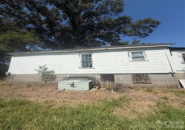 Photo 3 of Single family home for sale at 1516 N Aspen St, Lincolnton, NC 28092 | MLS# 4421512 | Listing updated on 2026-09-05