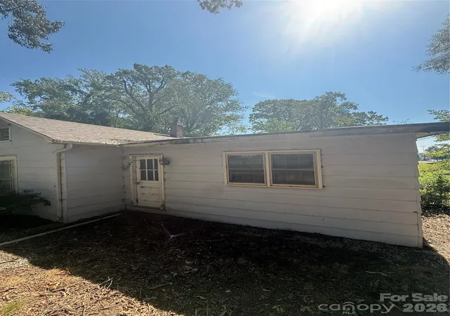 Photo 3 of Single family home for sale at 1516 N Aspen St, Lincolnton, NC 28092 | MLS# 4421512 | Listing updated on 2026-09-05