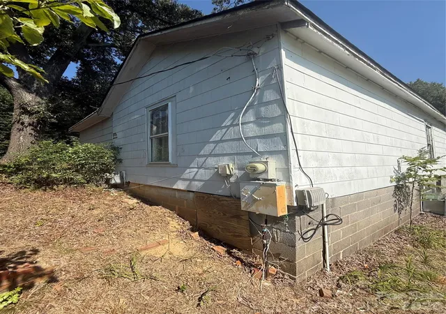 Photo 4 of Single family home for sale at 1516 N Aspen St, Lincolnton, NC 28092 | MLS# 4421512 | Listing updated on 2026-09-05
