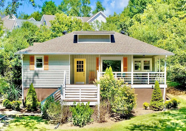 Photo 1 of Single family home for sale at 23 Maxwell Rd, Asheville, NC 28805 | MLS# 4421518 | Listing updated on 2026-10-07