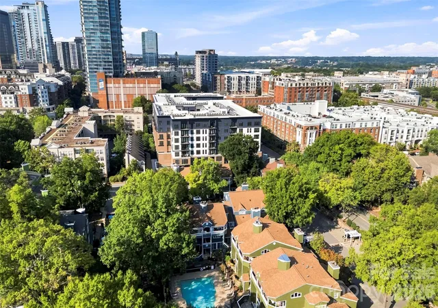 Listing Photo 2 - Condo for sale in building located at 425 W 8Th St, Charlotte, NC 28202 - Unit #87