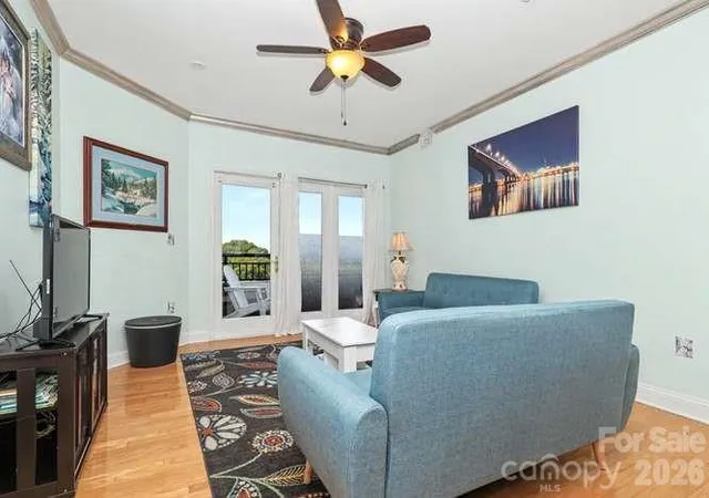 Listing Photo 3 - Condo for sale in building located at 401 N Church St, Charlotte, NC 28202 - Unit #607