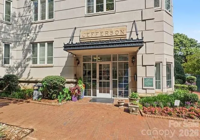 Listing Photo 2 - Condo for sale in building located at 401 N Church St, Charlotte, NC 28202 - Unit #607