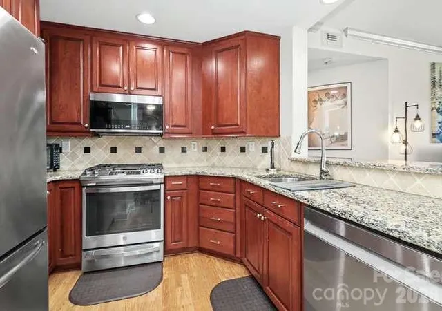 Listing Photo 5 - Condo for sale in building located at 401 N Church St, Charlotte, NC 28202 - Unit #607