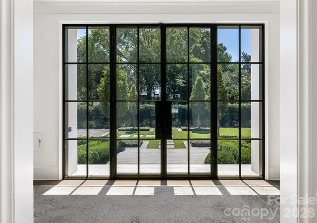 Photo 4 of Single family home for sale at 2422 Ferncliff Rd, Charlotte, NC 28211 | MLS# 4421551 | Listing updated on 2026-09-16