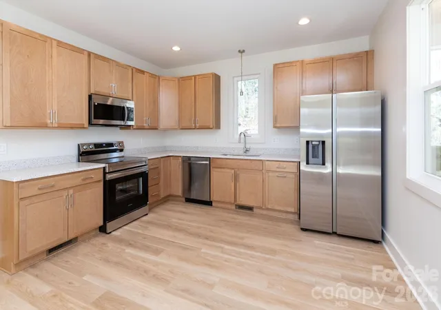 Photo 1 of Single family home for sale at 137 E Arbutus Trl, Hendersonville, NC 28792 | MLS# 4421558 | Listing updated on 2026-09-25