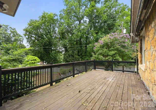 Photo 3 of Single family home for sale at 506 5th Avenue Se, Hickory, NC 28602 | MLS# 4421563 | Listing updated on 2026-09-21
