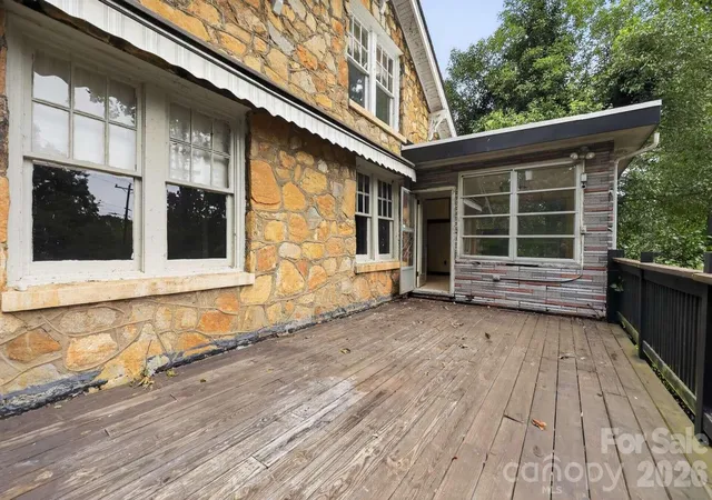 Photo 3 of Single family home for sale at 506 5th Avenue SE, Hickory, NC 28602 | MLS# 4421563 | Listing updated on 2026-09-21