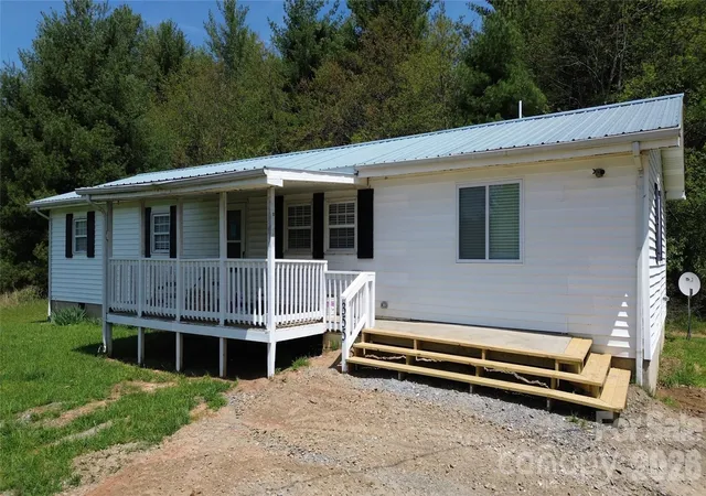 Photo 2 of Single family home for sale at 355 Round Knob Church Rd, West Jefferson, NC 28694 | MLS# 4421567 | Listing updated on 2026-10-06