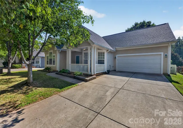 Photo 2 of Single family home for sale at 15228 Carrington Ridge Dr, Huntersville, NC 28078 | MLS# 4421573 | Listing updated on 2026-10-07