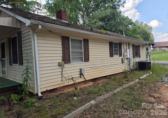Photo 2 of Single family home for sale at 1304 Old Plank Rd, Salisbury, NC 28144 | MLS# 4421583 | Listing updated on 2026-09-09