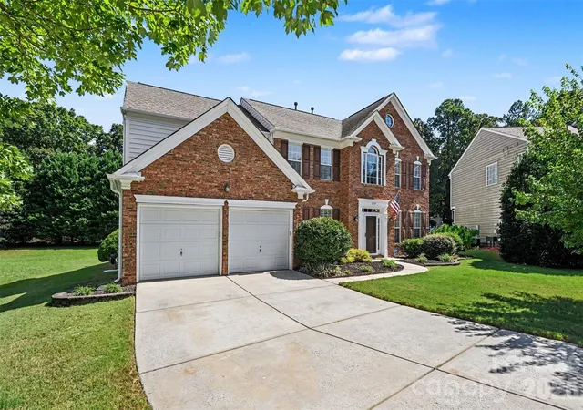 Photo 3 of Single family home for sale at 9538 Linden Tree Ln, Charlotte, NC 28277 | MLS# 4421584 | Listing updated on 2026-09-13