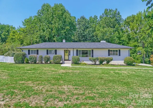 Single family home for sale at 6607 Indian Ln, Charlotte, NC 28213 | MLS# 4421590