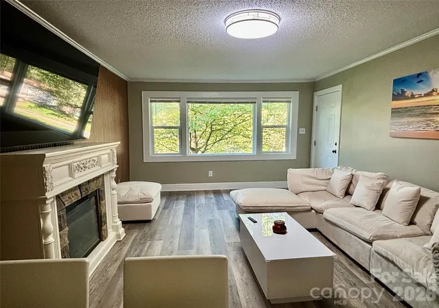 Photo 2 of Single family home for sale at 6622 Mountain Grv Rd, Hickory, NC 28602 | MLS# 4421600 | Listing updated on 2026-09-12