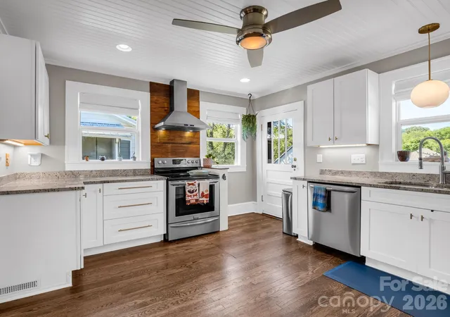 Photo 4 of Single family home for sale at 10 Dale St, Asheville, NC 28806 | MLS# 4421606 | Listing updated on 2026-09-28