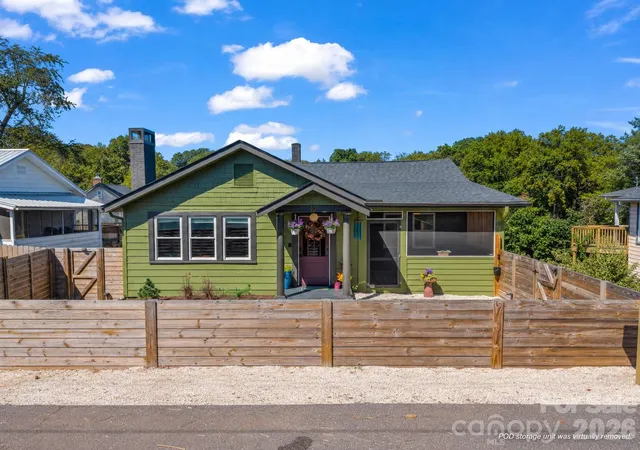 Photo 3 of Single family home for sale at 10 Dale St, Asheville, NC 28806 | MLS# 4421606 | Listing updated on 2026-09-28