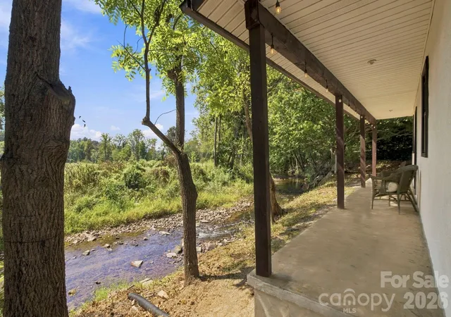 Photo 4 of Single family home for sale at 423 Reems Crk Rd, Weaverville, NC 28787 | MLS# 4421610 | Listing updated on 2026-09-17