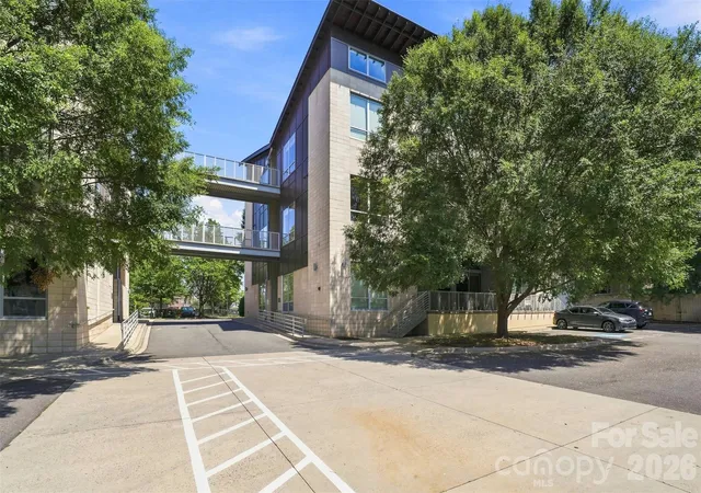 Listing Photo 2 - Condo for sale in building located at 2116 Mcclintock Rd, Charlotte, NC 28205