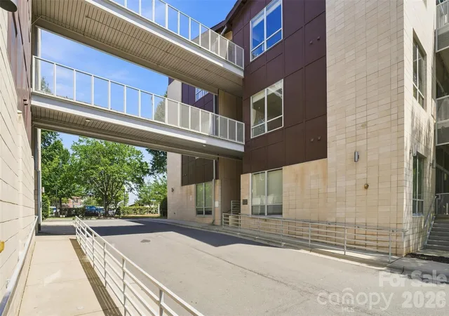 Listing Photo 3 - Condo for sale in building located at 2116 Mcclintock Rd, Charlotte, NC 28205
