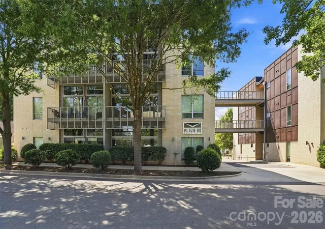 Listing Photo 4 - Condo for sale in building located at 2116 Mcclintock Rd, Charlotte, NC 28205
