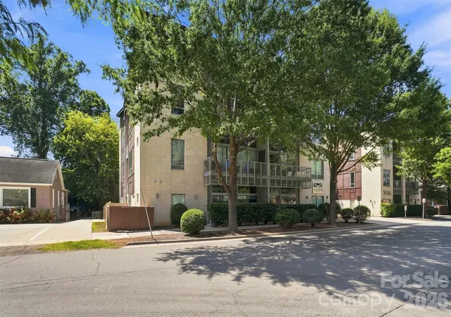 Listing Photo 5 - Condo for sale in building located at 2116 Mcclintock Rd, Charlotte, NC 28205